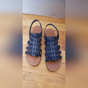 Munro Black Strappy Slingback Sandals with Brown Footbed